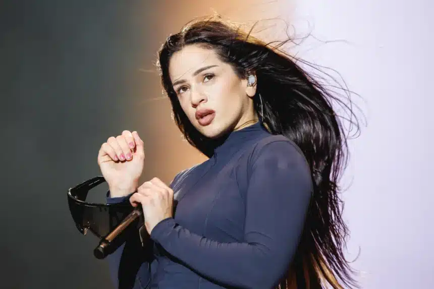 Rosalía και Zendaya συζητούν στα παρασκήνια του Euphoria