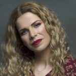 Η Βιολέτα Ίκαρη στο εξώφυλλο του νέου της EP Σύννεφα Μπαλόνια