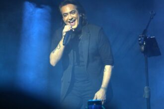 Dionysis Sxoinas Μαύρα Χριστούγεννα νέο τραγούδι Panik Records