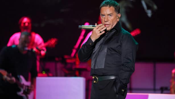 Γιώργος Μαζωνάκης στην πρεμιέρα του στην Ακτή Πειραιώς