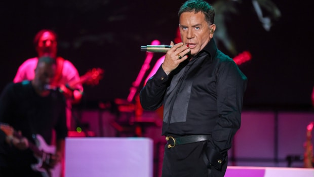 Γιώργος Μαζωνάκης στην πρεμιέρα του στην Ακτή Πειραιώς