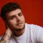 Alex Warren κερδίζει το Breakthrough of the Year στα TikTok Awards