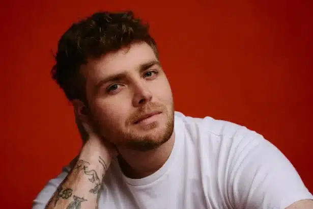 Alex Warren κερδίζει το Breakthrough of the Year στα TikTok Awards