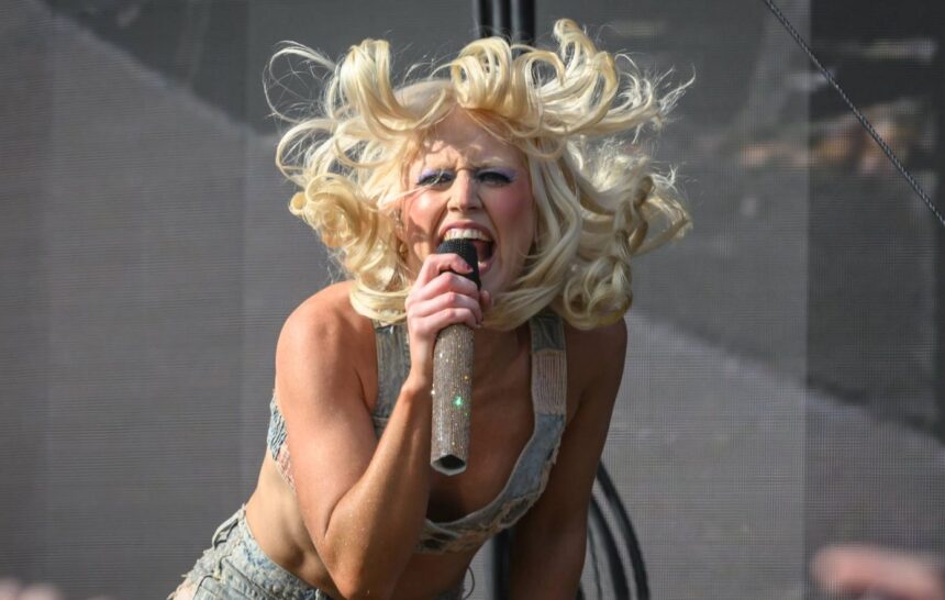 Amy Louise Taylor Amyl & The Sniffers φωτογράφιση Vogue Portugal