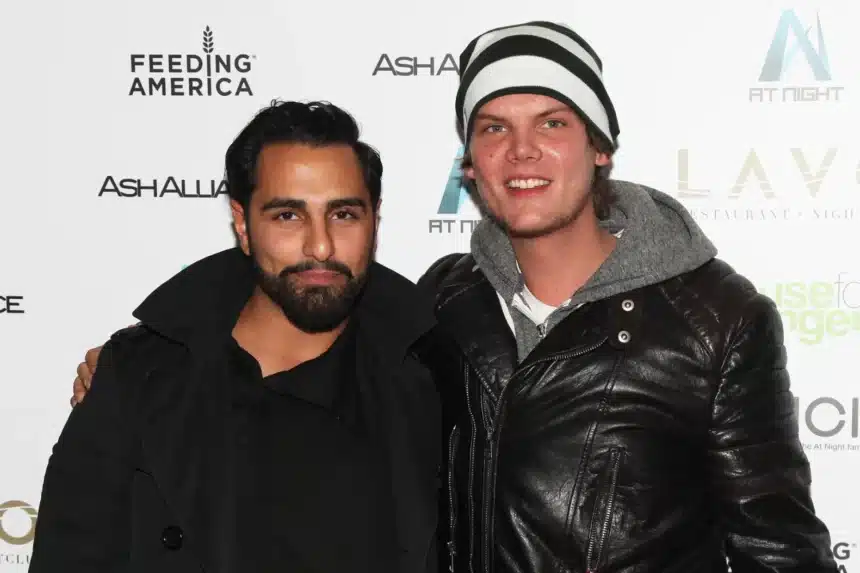 Ο μάνατζερ του Avicii, Ash Pournouri, σε φωτογράφιση με τον DJ