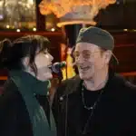 Ο Bono και η Imelda May τραγουδούν “Christmas (Baby, Please Come Home)” στο Δουβλίνο