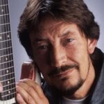 Chris Rea τραγουδά το Driving Home For Christmas