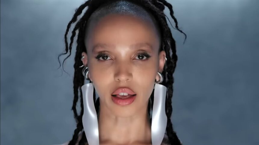 FKA Twigs ποζάρει με concept art αισθητική για το άλμπουμ Eusexua