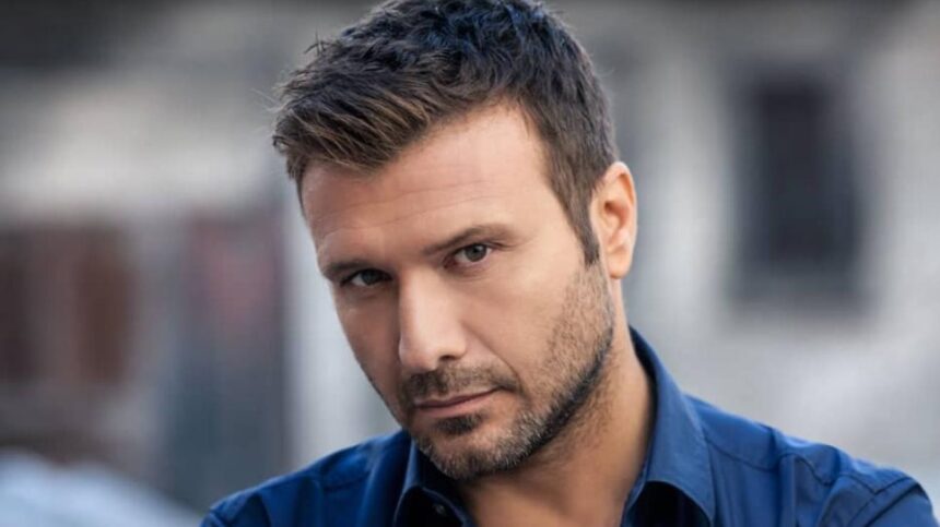 Γιάννης Πλούταρχος σε σκηνή από το κινηματογραφικό video clip του «Δε Γίνεται»