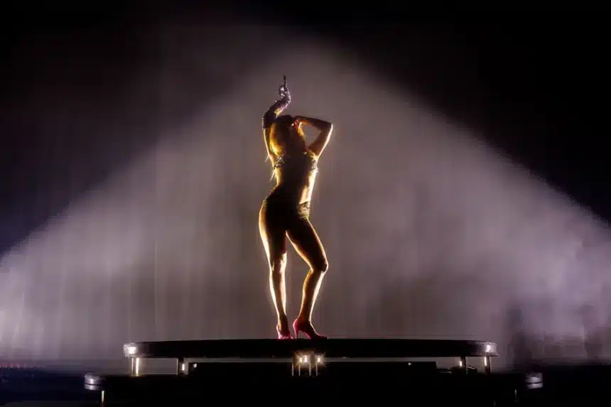 Addison Rae στη σκηνή του Beyond The Valley Festival στην Αυστραλία