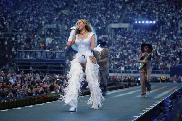 Beyoncé στη σκηνή της περιοδείας Cowboy Carter