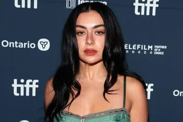 Charli XCX στη σκηνή του Sziget Festival 2025