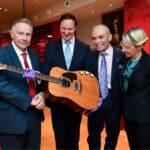 Η πιο ακριβή κιθάρα στον κόσμο του Kurt Cobain στο Royal College of Music