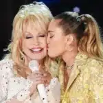 Miley Cyrus και Dolly Parton στη σκηνή, με αναφορά στην υγεία της θρυλικής τραγουδίστριας