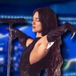 Dua Lipa ερμηνεύει το “Bésame Mucho” στο Μεξικό