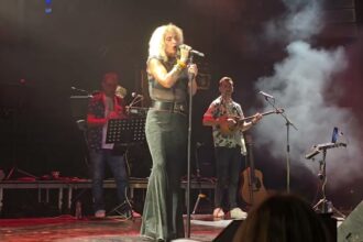 Ελεωνόρα Ζουγανέλη ερμηνεύει live το «Καμιά Φορά» στην Τεχνόπολη