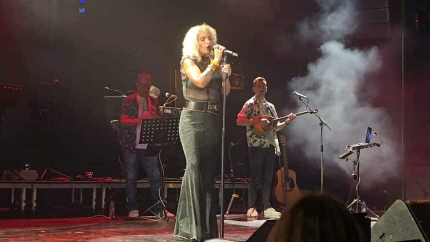 Ελεωνόρα Ζουγανέλη ερμηνεύει live το «Καμιά Φορά» στην Τεχνόπολη