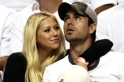 Enrique Iglesias και Anna Kournikova με το νεογέννητο παιδί τους