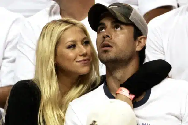 Enrique Iglesias και Anna Kournikova με το νεογέννητο παιδί τους
