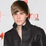 Justin Bieber τραγουδά Baby στο ίδιο bowling του 2010