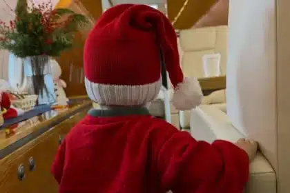 Justin Bieber με τη Hailey και τον γιο του Jack Blues τα Χριστούγεννα