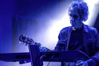 Perry Bamonte των The Cure σε συναυλία στο Λονδίνο