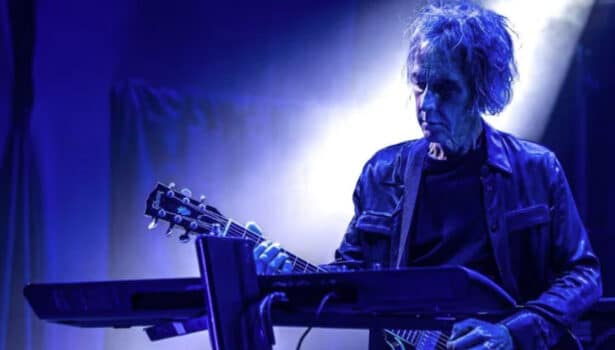 Perry Bamonte των The Cure σε συναυλία στο Λονδίνο