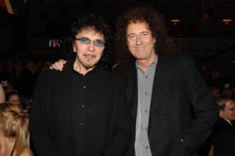 Brian May χαρίζει στον Tony Iommi κιθάρα-δώρο