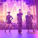 Οι KPop Demon Hunters ποζάρουν με τα βραβεία τους μετά το Golden