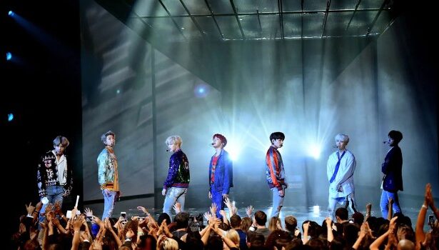 BTS SWIM Live Clip II video πισίνα ARIRANG Billboard Hot 100 performance