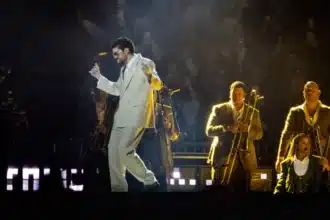 Bad Bunny live synavlia Debí Tirar Más Fotos World Tour rekor esodon