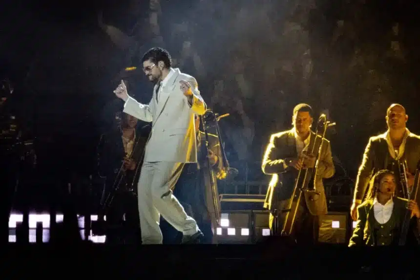 Bad Bunny live synavlia Debí Tirar Más Fotos World Tour rekor esodon
