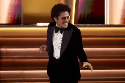 Bruno Mars στα Grammys 2026 με υποψηφιότητα για ιστορικό ρεκόρ