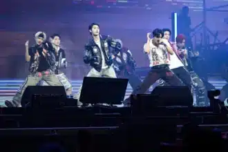 Οι ENHYPEN σε live εμφάνιση από την παγκόσμια περιοδεία WALK THE LINE