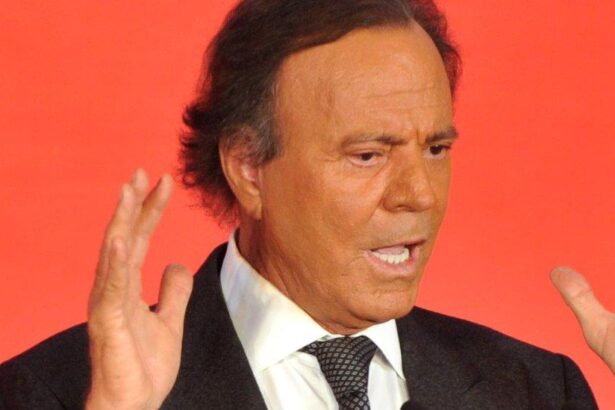 Julio Iglesias sexoualiki epithesi video parousiastria