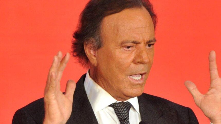 Julio Iglesias sexoualiki epithesi video parousiastria