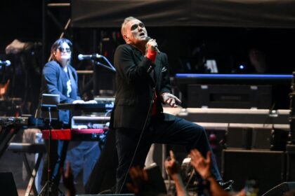 O Morrissey live sto San Antonio tragouda Paint A Vulgar Picture meta apo 29 xronia
