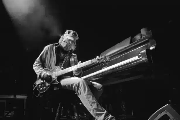 Neil Young σε live εμφάνιση με τους Crazy Horse το 1970