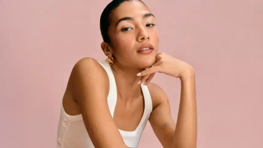 Olivia Dean κρατά το βραβείο της για το “The Art of Loving” που έγινε No.1 στο 2026