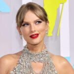 Taylor Swift με φόντο τα Billboard charts, “The Fate of Ophelia” στην κορυφή