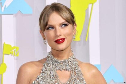 Taylor Swift με φόντο τα Billboard charts, “The Fate of Ophelia” στην κορυφή