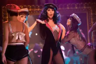 Cher στην ταινία Burlesque τραγουδά You Haven’t Seen the Last of Me