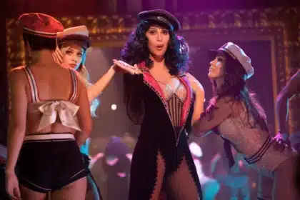 Cher στην ταινία Burlesque τραγουδά You Haven’t Seen the Last of Me