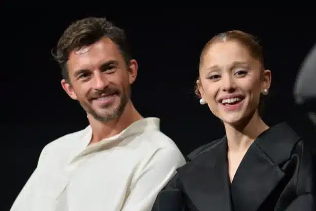 ariana grande jonathan bailey west end sunday park revival