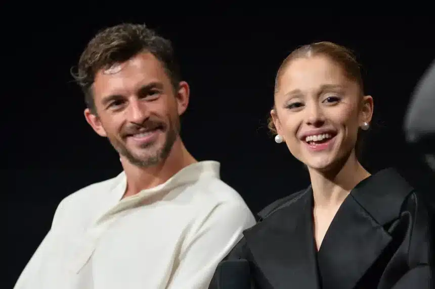 ariana grande jonathan bailey west end sunday park revival