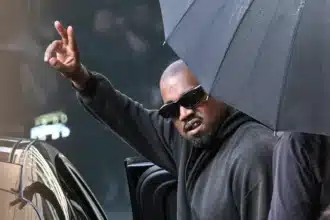 Kanye West σε δημόσια εμφάνιση λίγο πριν την κυκλοφορία του album Bully
