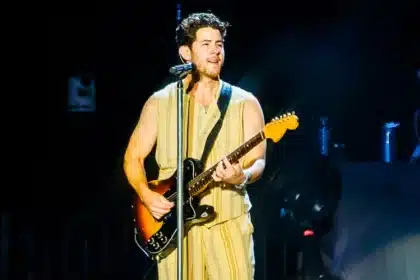 Nick Jonas Jonas Brothers κιθάρα live συναυλία