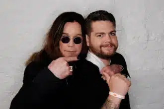 Jack Osbourne και Ozzy Osbourne μαζί σε παλιά φωτογραφία – ο γιος αποκαλύπτει πως βλέπουν όνειρα με τον πατέρα του.