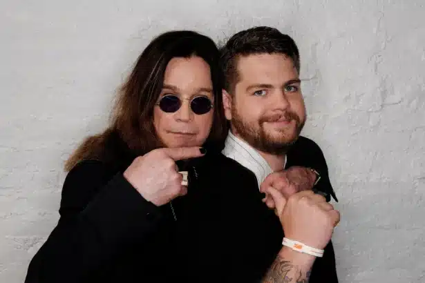 Jack Osbourne και Ozzy Osbourne μαζί σε παλιά φωτογραφία – ο γιος αποκαλύπτει πως βλέπουν όνειρα με τον πατέρα του.