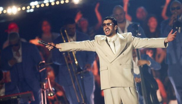 Bad Bunny κατά τη διάρκεια του Super Bowl halftime show και δημοσκόπηση αποδοχής